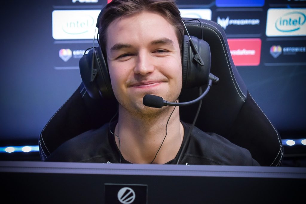 1589531554 143 Valorant pourrait preparer la destruction du CSGO en prenant le