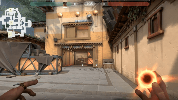 Phoenix utilisant la capacité Curveball dans Valorant