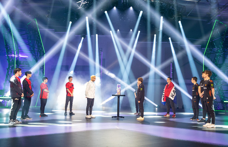 REYKJAVIK, ISLANDE - 30 MAI: Team Sentinels, (à gauche) face à face avec l'équipe Fnatic sur scène au VALORANT Champions Tour 2021: VCT Masters Reykjavík Grand Finals le 30 mai 2021 à Reykjavik, Islande.  (Photo par Colin Young-Wolff / Riot Games)