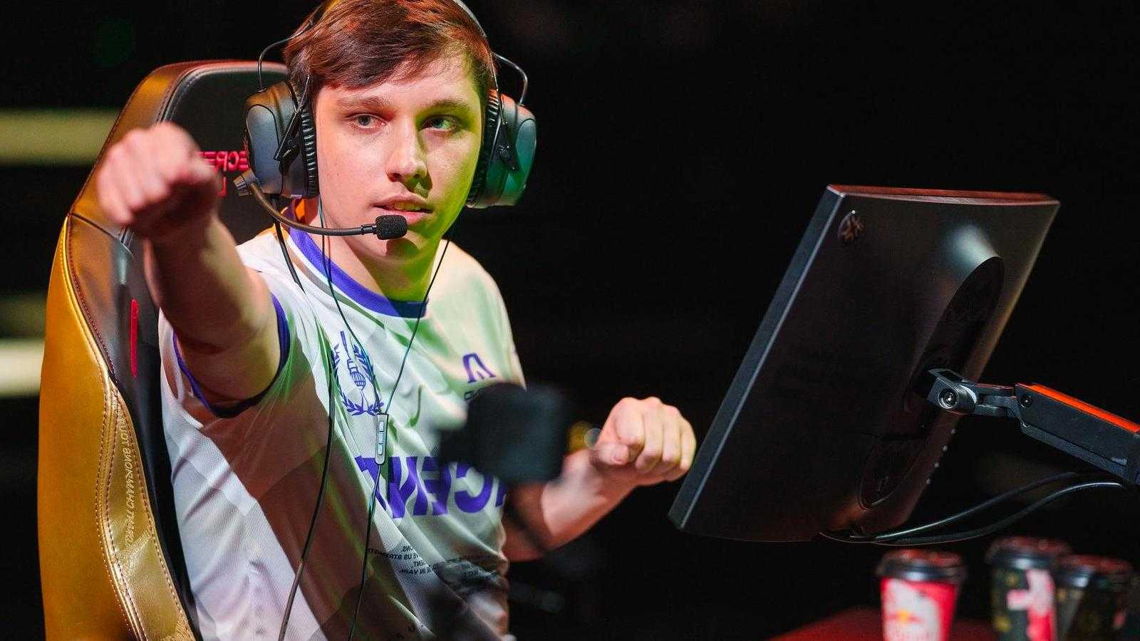 Kiles playing for Acend