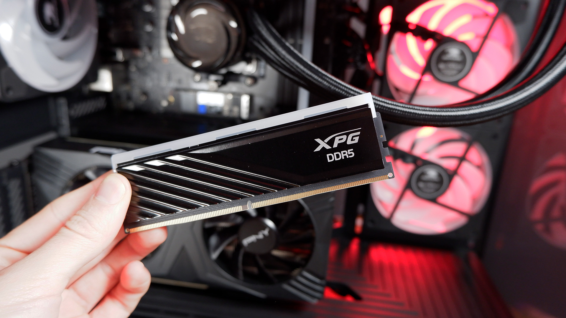 Un PC de jeu iBuyPower installé sur un ordinateur de bureau.