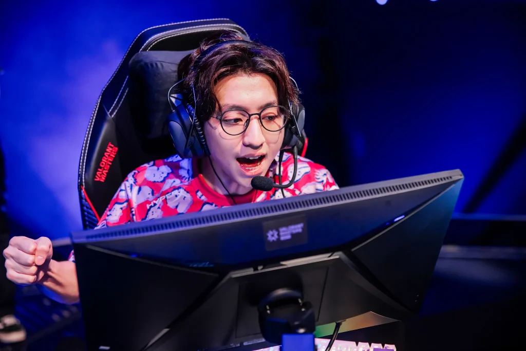 f0rsakeN Valorant Paramètres 2024 : réticule, configuration, guide d'équipement