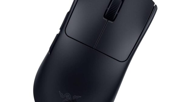 Une souris de jeu Razer Viper V4 Pro.